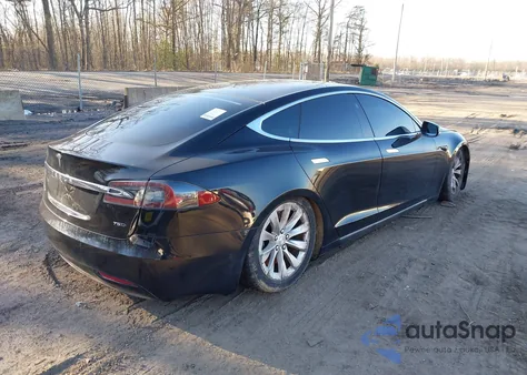 2018 Tesla Model S 100D/75D/P100D z USA, uszkodzony, nr VIN 5YJSA1E22JF277127
